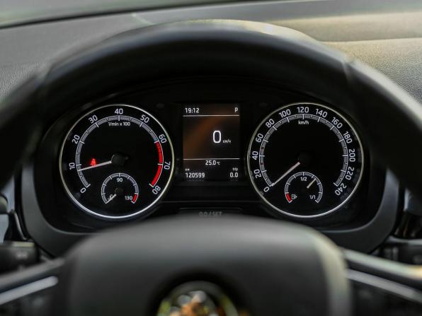 Skoda Rapid I Рестайлинг с пробегом 2018 года, цена 990 001 рубль, 120595 км, лифтбек, Автокод Объявления