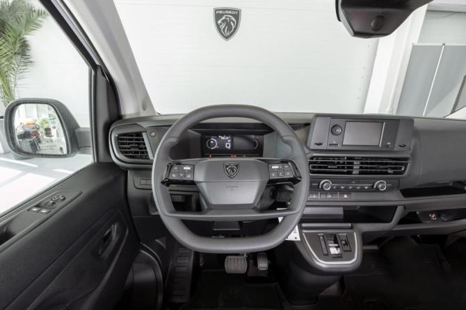 Peugeot Expert III Рестайлинг с пробегом 2025 года, цена 5 099 000 рублей, 10 км, фургон, Автокод Объявления