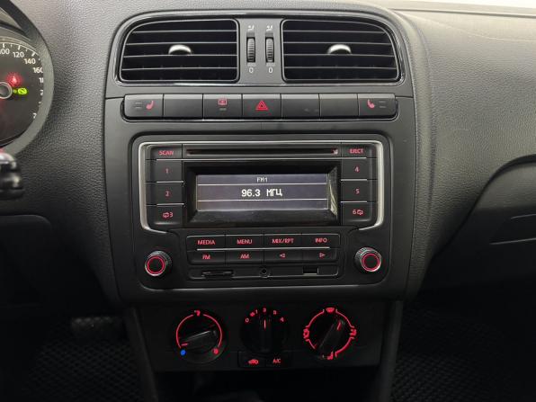 Volkswagen Polo V с пробегом 2015 года, цена 949 000 рублей, 130000 км, седан, Автокод Объявления