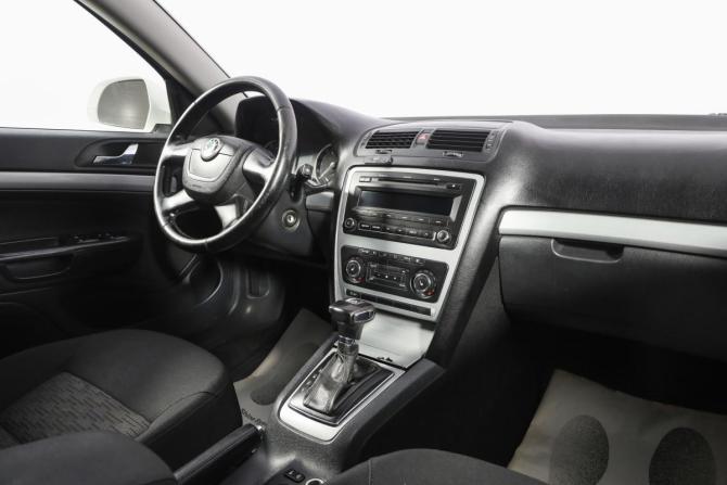 Skoda Octavia II (A5) Рестайлинг с пробегом 2013 года, цена 899 000 рублей, 2099000 км, лифтбек, Автокод Объявления