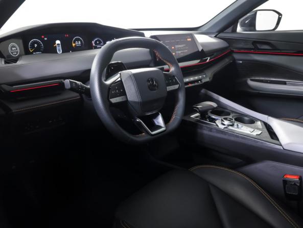 Changan UNI-V I с пробегом 2023 года, цена 2 325 000 рублей, 35111 км, лифтбек, Автокод Объявления