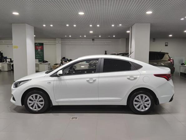 Hyundai Solaris II с пробегом 2018 года, цена 1 292 000 рублей, 121540 км, седан, Автокод Объявления