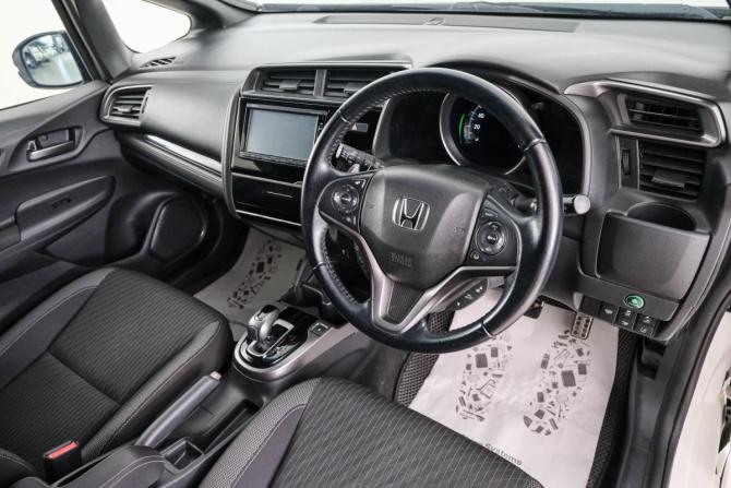 Honda Fit III Рестайлинг с пробегом 2017 года, цена 1 249 000 рублей, 76865 км, хэтчбек, Автокод Объявления