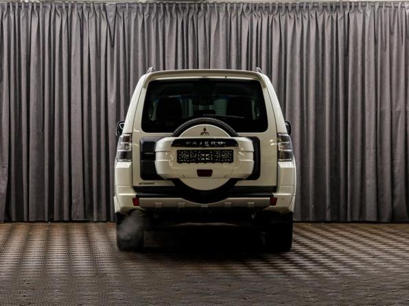 Mitsubishi Pajero IV Рестайлинг 1 с пробегом 2013 года, цена 1 995 000 рублей, 177311 км, внедорожник, Автокод Объявления
