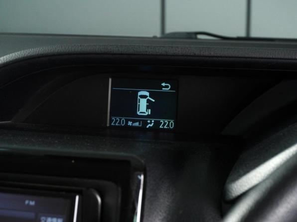 Toyota Voxy III (R80) Рестайлинг с пробегом 2017 года, цена 1 990 000 рублей, 147070 км, минивэн, Автокод Объявления