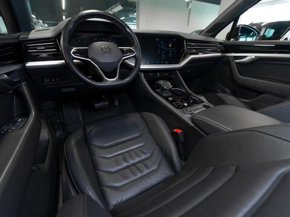 Volkswagen Touareg III Рестайлинг с пробегом 2024 года, цена 9 750 000 рублей, 29732 км, внедорожник, Автокод Объявления