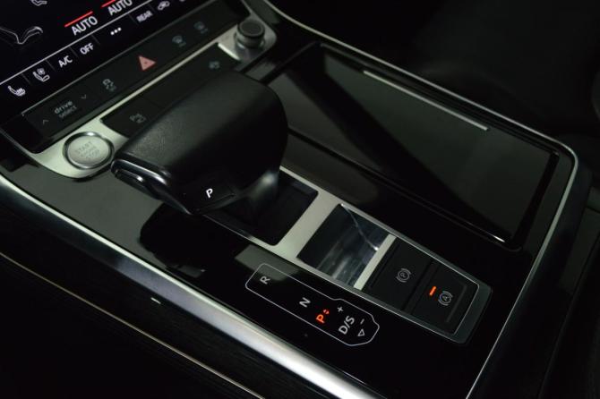 Audi Q8 I (4M) с пробегом 2019 года, цена 6 250 000 рублей, 77000 км, внедорожник, Автокод Объявления