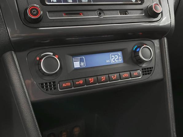 Volkswagen Polo V Рестайлинг с пробегом 2018 года, цена 1 007 400 рублей, 120230 км, седан, Автокод Объявления