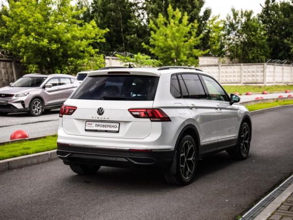 Volkswagen Tiguan II Рестайлинг с пробегом 2021 года, цена 2 614 000 рублей, 33911 км, внедорожник, Автокод Объявления