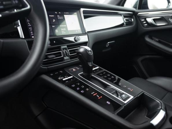 Porsche Macan I Рестайлинг 2 с пробегом 2021 года, цена 8 811 000 рублей, 22070 км, внедорожник, Автокод Объявления