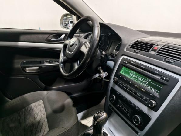 Skoda Octavia II (A5) Рестайлинг с пробегом 2011 года, цена 755 000 рублей, 227974 км, лифтбек, Автокод Объявления