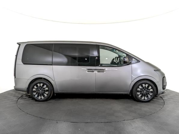 Hyundai Staria I с пробегом 2024 года, цена 6 414 500 рублей, 10142 км, минивэн, Автокод Объявления