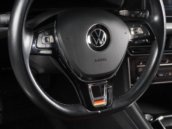 Volkswagen Lavida III с пробегом 2021 года, цена 2 299 000 рублей, 67732 км, седан, Автокод Объявления