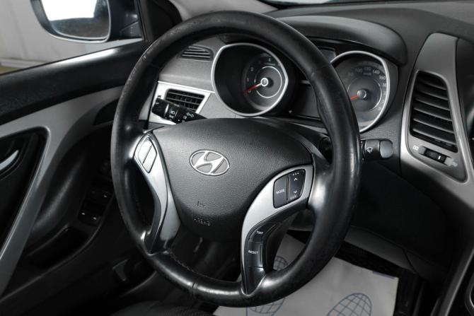 Hyundai Elantra V (MD) Рестайлинг с пробегом 2015 года, цена 959 000 рублей, 282000 км, седан, Автокод Объявления