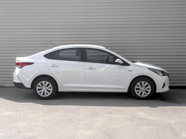 Hyundai Solaris II Рестайлинг с пробегом 2022 года, цена 1 635 000 рублей, 87845 км, седан, Автокод Объявления