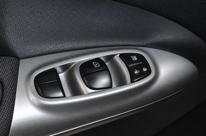 Nissan Juke I с пробегом 2012 года, цена 1 259 000 рублей, 256382 км, внедорожник, Автокод Объявления