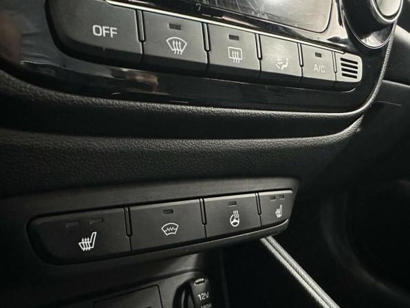 Hyundai Solaris II с пробегом 2017 года, цена 1 235 000 рублей, 149599 км, седан, Автокод Объявления