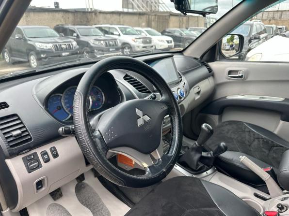 Mitsubishi L200 IV с пробегом 2007 года, цена 1 330 000 рублей, 261296 км, пикап, Автокод Объявления