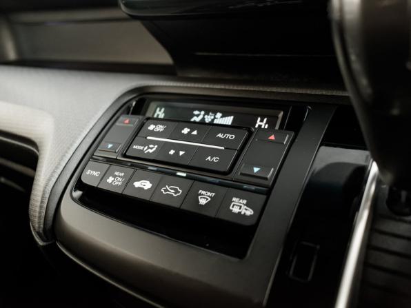 Honda Stepwgn V Рестайлинг с пробегом 2019 года, цена 2 190 000 рублей, 125795 км, минивэн, Автокод Объявления