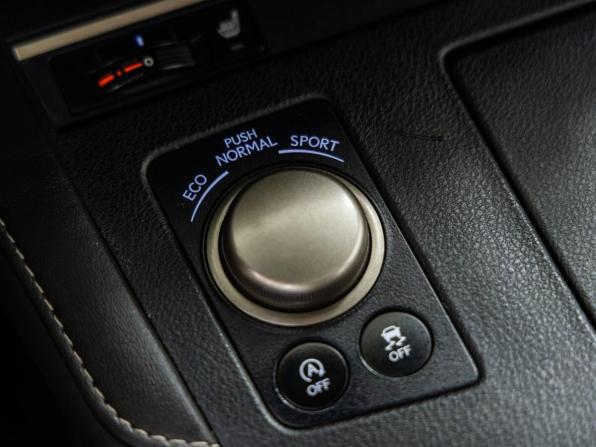 Lexus ES VI Рестайлинг с пробегом 2015 года, цена 2 288 000 рублей, 176582 км, седан, Автокод Объявления