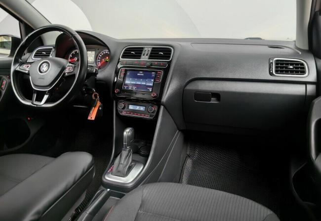 Volkswagen Polo V Рестайлинг с пробегом 2017 года, цена 1 099 000 рублей, 101073 км, седан, Автокод Объявления