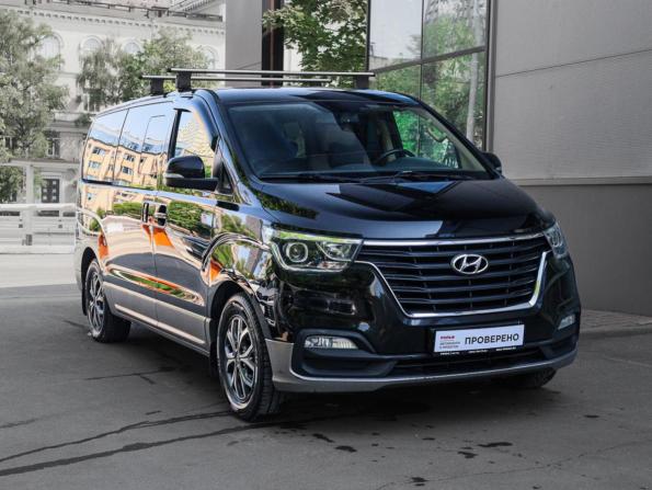 Hyundai H-1 II Рестайлинг 2 с пробегом 2018 года, цена 2 650 000 рублей, 156803 км, минивэн, Автокод Объявления