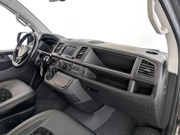 Volkswagen Multivan T6 Рестайлинг с пробегом 2019 года, цена 4 760 000 рублей, 85214 км, минивэн, Автокод Объявления