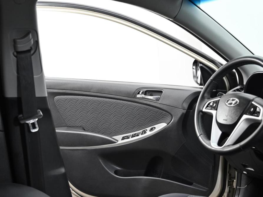 Hyundai Solaris I Москва  - изображение 7