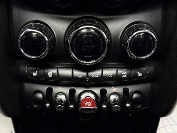 Mini Hatch III (F55/F56) с пробегом 2015 года, цена 2 069 000 рублей, 180000 км, хэтчбек, Автокод Объявления