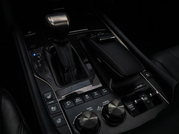 Lexus LX III Рестайлинг 2 с пробегом 2018 года, цена 10 990 000 рублей, 35821 км, внедорожник, Автокод Объявления