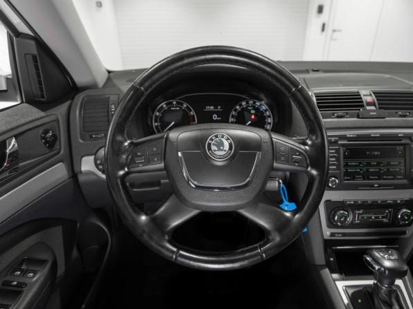 Skoda Octavia II (A5) Рестайлинг с пробегом 2012 года, цена 870 000 рублей, 258034 км, лифтбек, Автокод Объявления