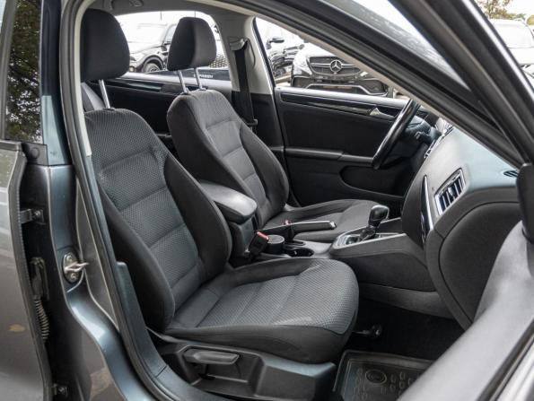 Volkswagen Jetta VI Рестайлинг с пробегом 2017 года, цена 1 450 000 рублей, 147514 км, седан, Автокод Объявления