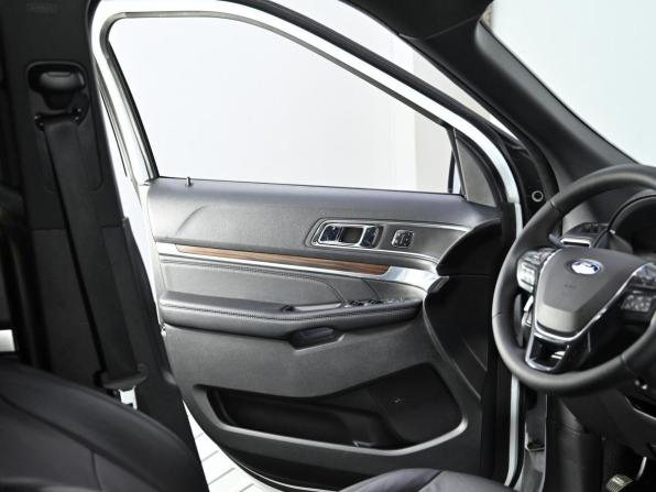 Ford Explorer V Рестайлинг с пробегом 2018 года, цена 2 249 000 рублей, 105000 км, внедорожник, Автокод Объявления