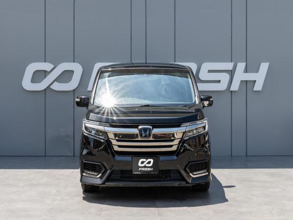 Honda Stepwgn V Рестайлинг с пробегом 2018 года, цена 2 450 000 рублей, 93367 км, минивэн, Автокод Объявления