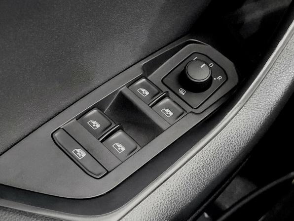 Skoda Karoq I с пробегом 2021 года, цена 2 350 000 рублей, 77320 км, внедорожник, Автокод Объявления