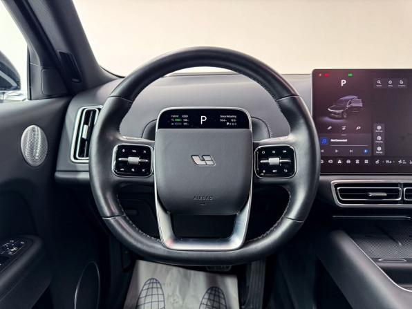 Li Auto (Lixiang) L9 I Рестайлинг с пробегом 2024 года, цена 7 700 000 рублей, 17916 км, внедорожник, Автокод Объявления