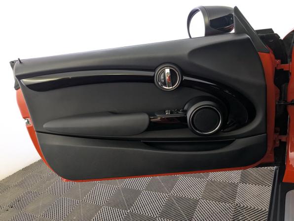 Mini Hatch III (F55/F56) Рестайлинг с пробегом 2020 года, цена 2 255 000 рублей, 73599 км, хэтчбек, Автокод Объявления