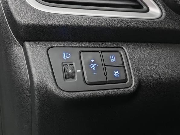 Hyundai Solaris II с пробегом 2018 года, цена 1 355 000 рублей, 91998 км, седан, Автокод Объявления