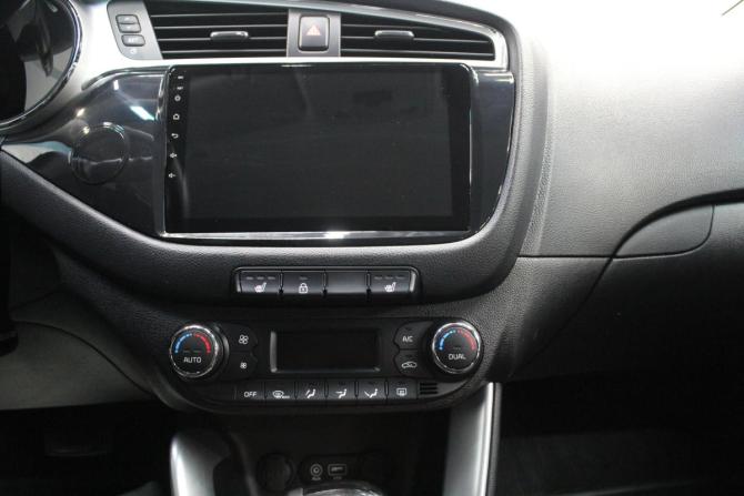 Kia Ceed II Рестайлинг с пробегом 2017 года, цена 1 329 000 рублей, 108610 км, хэтчбек, Автокод Объявления