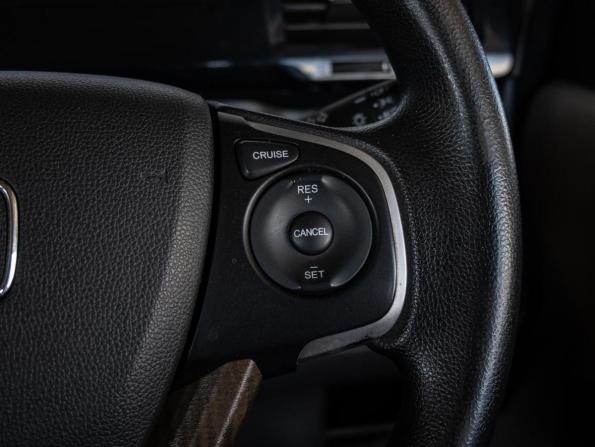 Honda Stepwgn V с пробегом 2016 года, цена 1 700 000 рублей, 108974 км, минивэн, Автокод Объявления