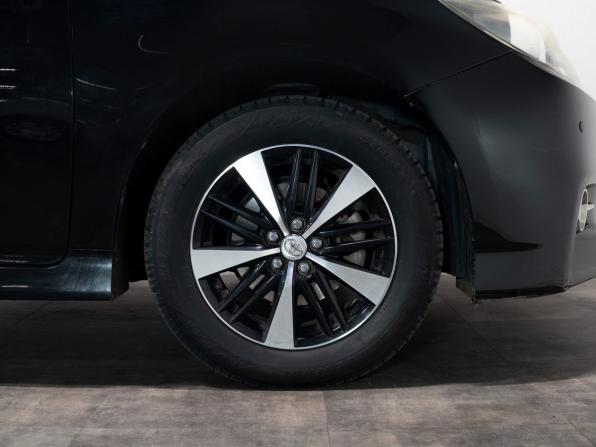Toyota Wish II Рестайлинг с пробегом 2015 года, цена 1 685 000 рублей, 81000 км, минивэн, Автокод Объявления