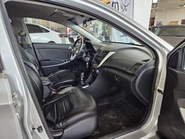 Hyundai Solaris I с пробегом 2012 года, цена 689 000 рублей, 255000 км, седан, Автокод Объявления