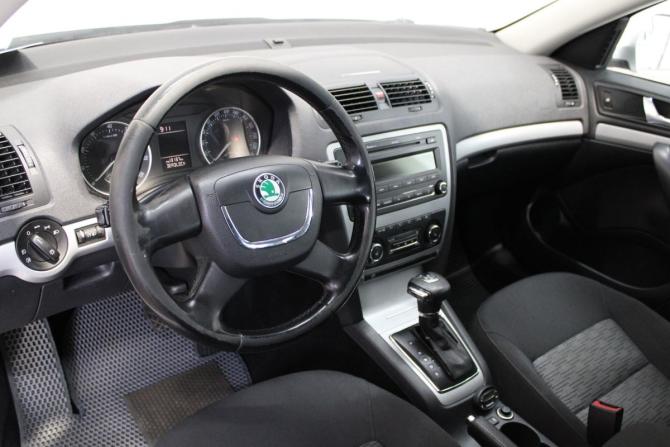 Skoda Octavia II (A5) Рестайлинг с пробегом 2013 года, цена 695 000 рублей, 234676 км, лифтбек, Автокод Объявления
