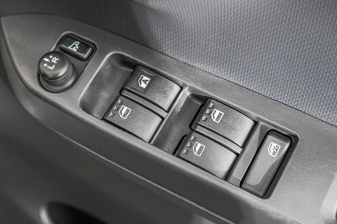 Daihatsu Mira e:S I Рестайлинг с пробегом 2017 года, цена 749 000 рублей, 142300 км, хэтчбек, Автокод Объявления