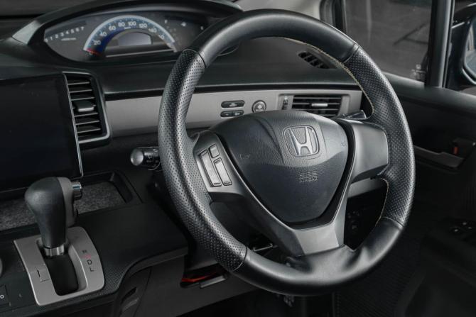 Honda Freed I с пробегом 2010 года, цена 1 019 000 рублей, 260000 км, компактвэн, Автокод Объявления
