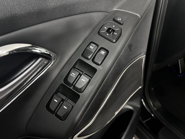 Hyundai ix35 I Рестайлинг с пробегом 2015 года, цена 1 590 000 рублей, 76529 км, внедорожник, Автокод Объявления
