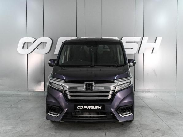 Honda Stepwgn V Рестайлинг с пробегом 2019 года, цена 1 949 000 рублей, 169945 км, минивэн, Автокод Объявления