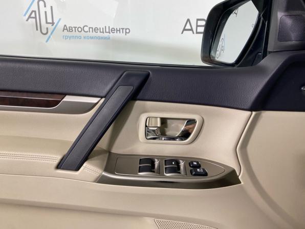 Mitsubishi Pajero IV Рестайлинг 2 с пробегом 2019 года, цена 3 375 000 рублей, 36280 км, внедорожник, Автокод Объявления