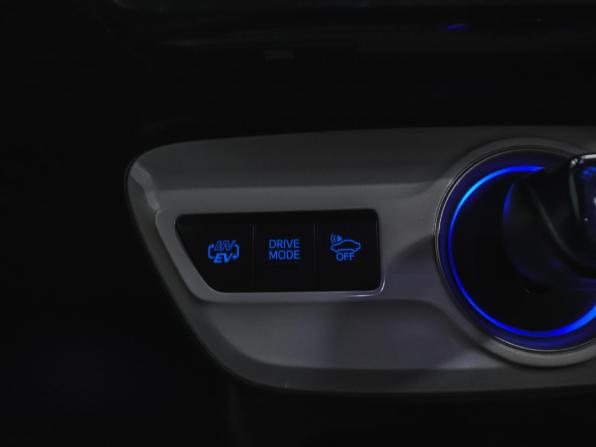 Toyota Prius IV (XW50) с пробегом 2017 года, цена 2 080 000 рублей, 179324 км, лифтбек, Автокод Объявления