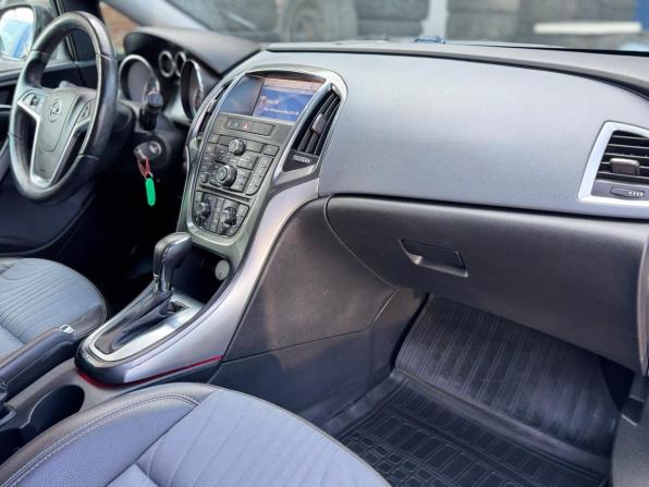 Opel Astra J Рестайлинг с пробегом 2013 года, цена 850 000 рублей, 125000 км, хэтчбек, Автокод Объявления